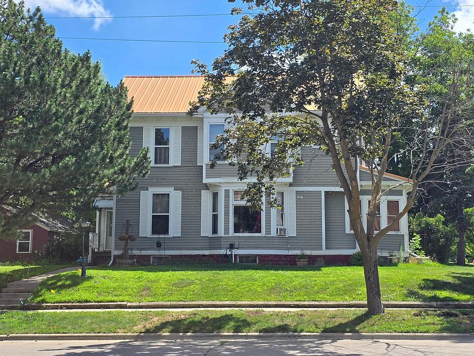 1st image of 103 4th St SE