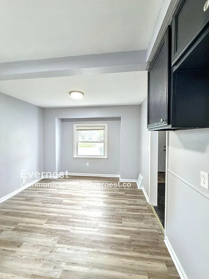 3 bed, 1.0 bath, 970 sqft, $1,195 — Photo 4