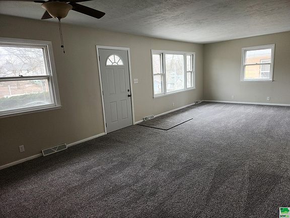 5th image of 3922 Elmdale Ave