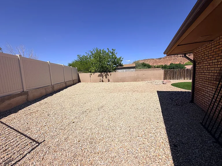 1035 Red Bud Cir — Photo 19