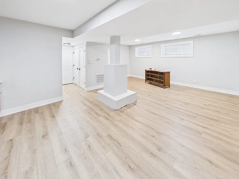 2401 S Homan Ave — Photo 8