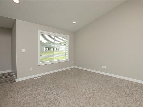 5th image of 302 Devin Dr