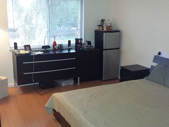 5th image of 939 Merritt Ct
