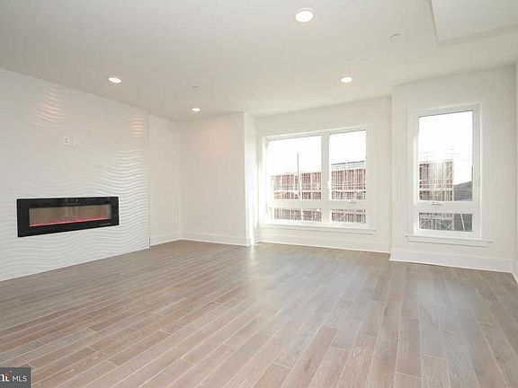 3rd image of 2560 Frankford Ave #3