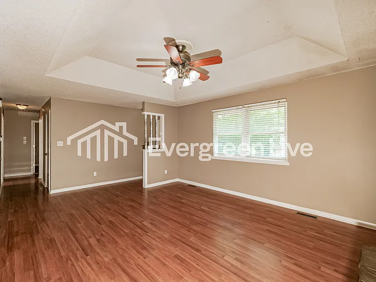 1808 NE McKee Ln — Photo 4