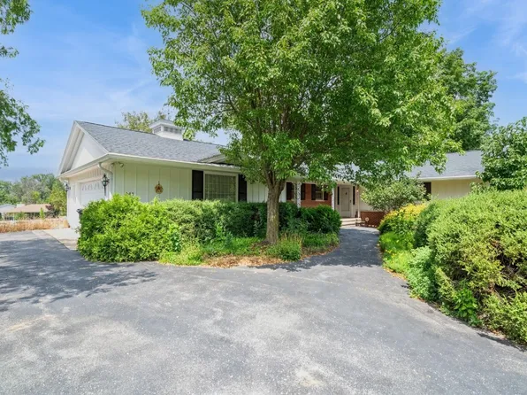 341 34th St SE, Cedar Rapids, IA 52403