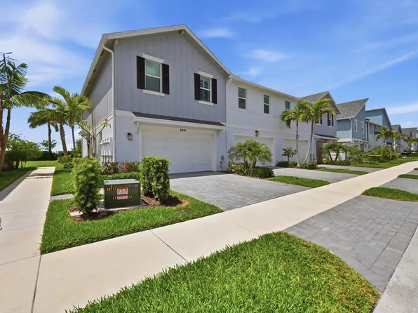 4910 N Longwood Lake Sq, Loxahatchee, FL 33470