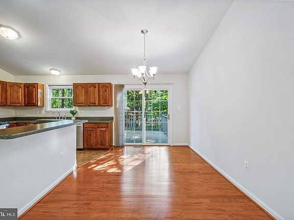 5th image of 42 Red Fox Ln