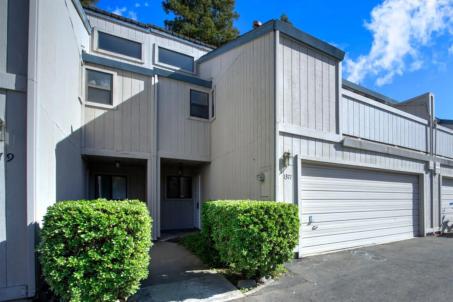 1377 Hood Rd photo 1