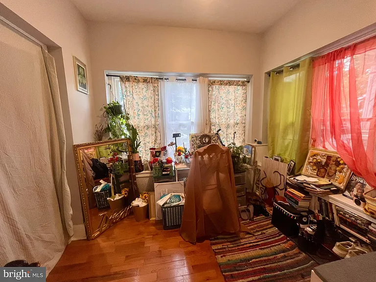5028 Walnut St #1F — Photo 3