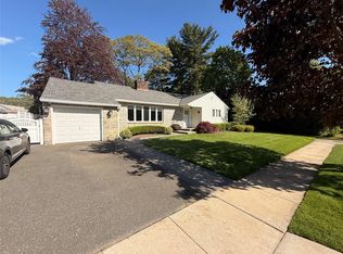 5 Windham Rd, Rockville Centre, NY 11570