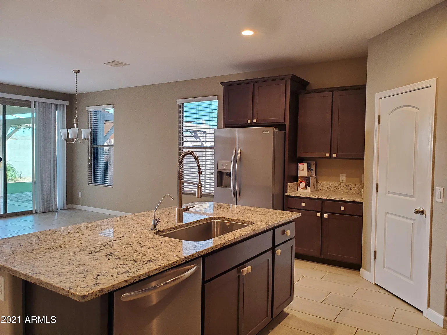 4 bed, 3.0 bath, 2249 sqft, $2,600 — Photo 3