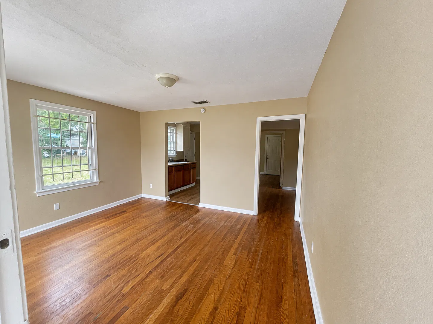 747 Lynton St - 1 — Photo 3