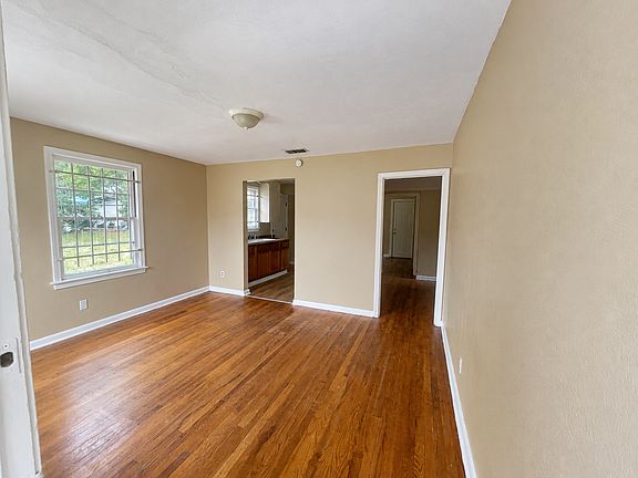 3rd image of 747 Lynton St