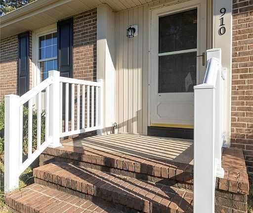 5th image of 910 Dogwood Dr