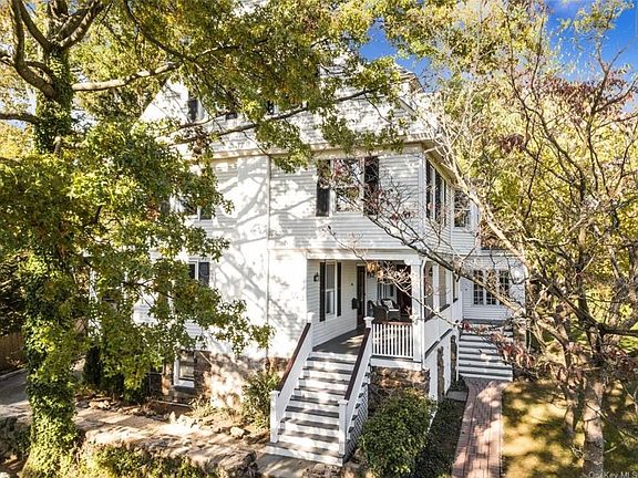 57 Chatsworth Avenue. Renter's private front porch.