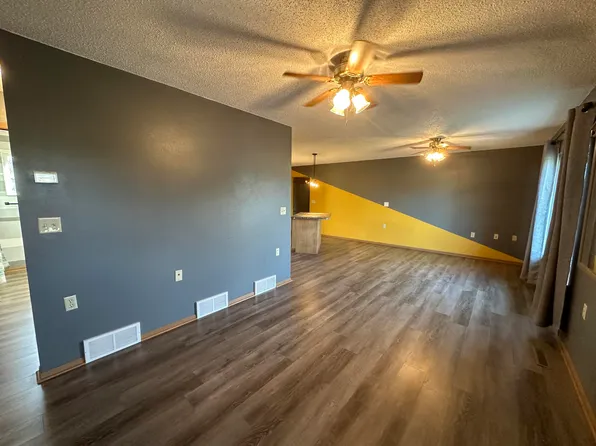317 E Elm Ave, Mitchell, SD 57301