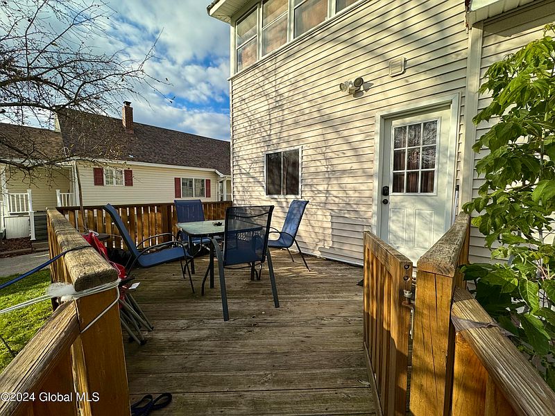 4th image of 11 Crescent Avenue