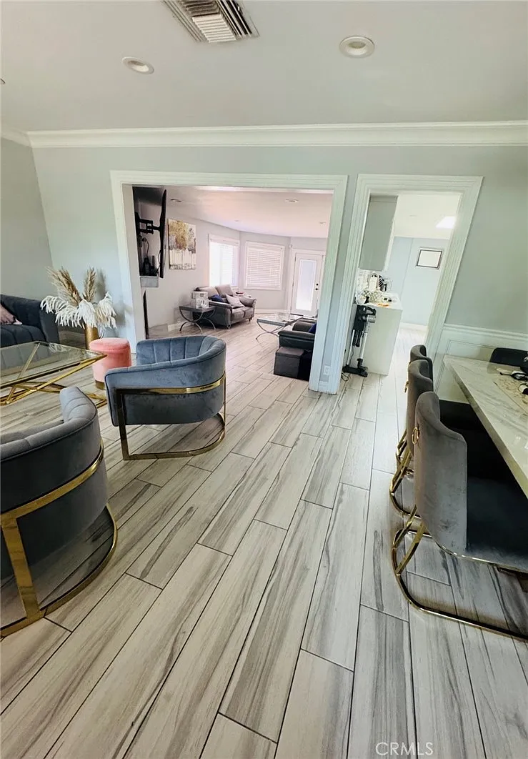 3 bed, 1098 sqft, $4,500 — Photo 3