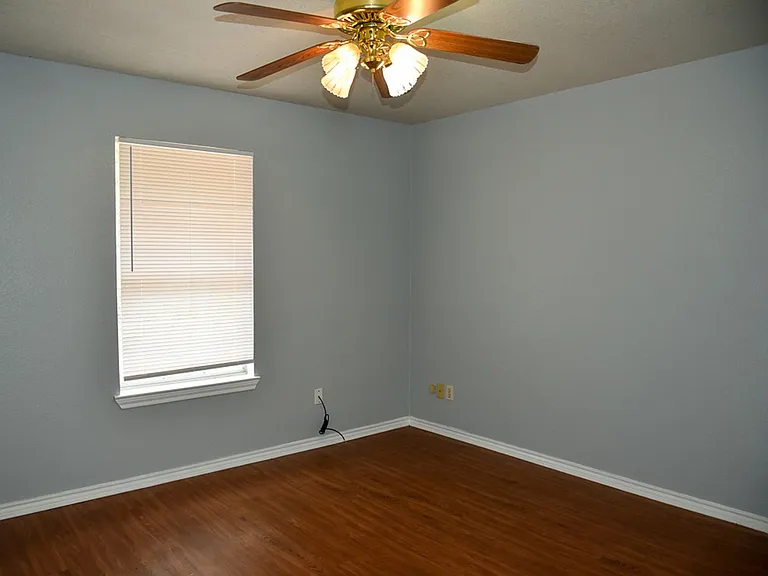 602 Crestridge Ct — Photo 13