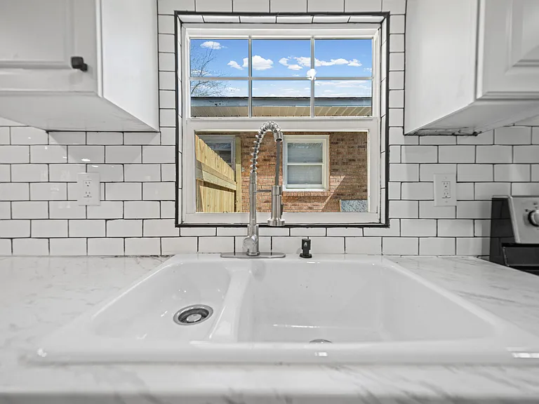 103 Sadler Ave — Photo 2
