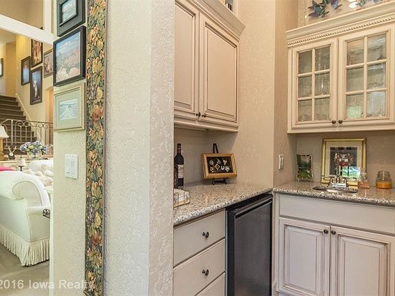 4th image of 619 Cindy Ln #B