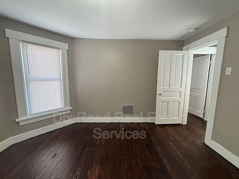 67 S McGee St — Photo 19