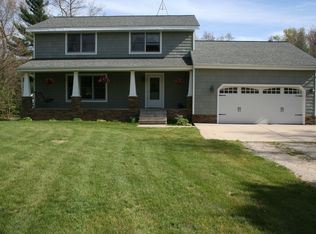 475 Silver Creek Rd, Whitehall, MI 49461