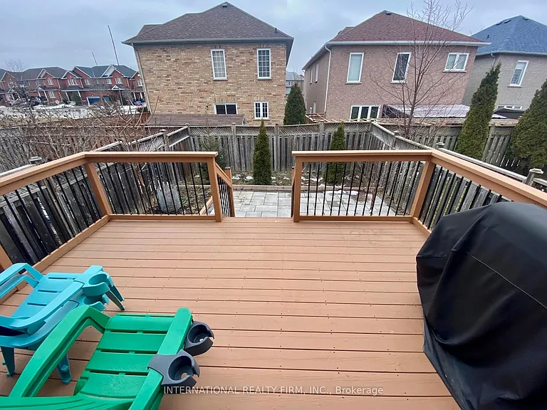 195 Warwick Cres — Photo 24