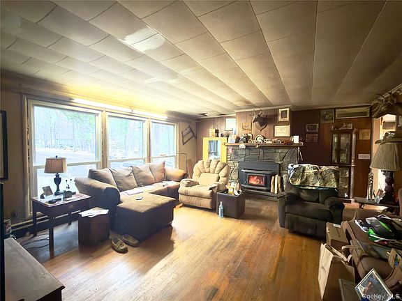 2nd image of 6 Pine Tree Lane