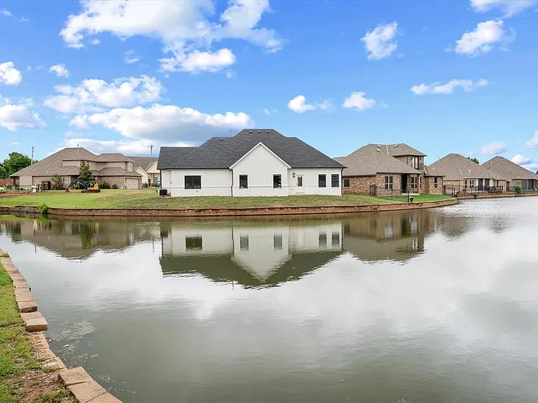 1304 Katelyn Ct — Photo 9