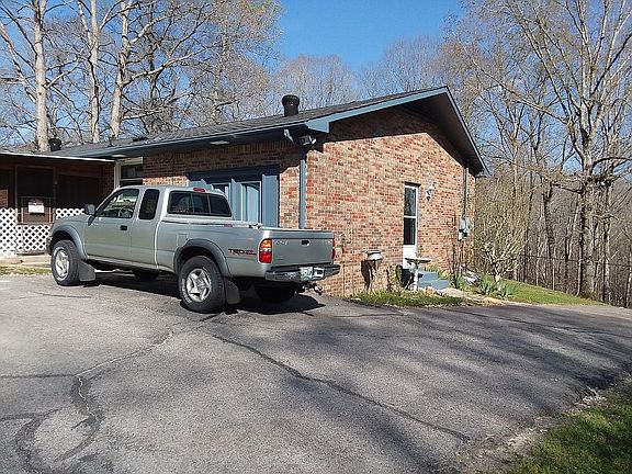 3rd image of 1028 Ward Ln