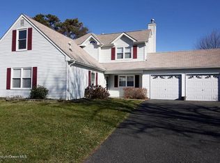 18 Berkshire Dr, Howell, NJ 07731