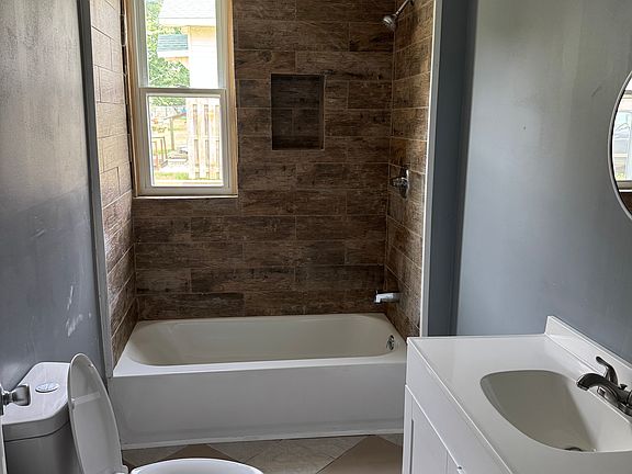 5th image of 1502 B Ave