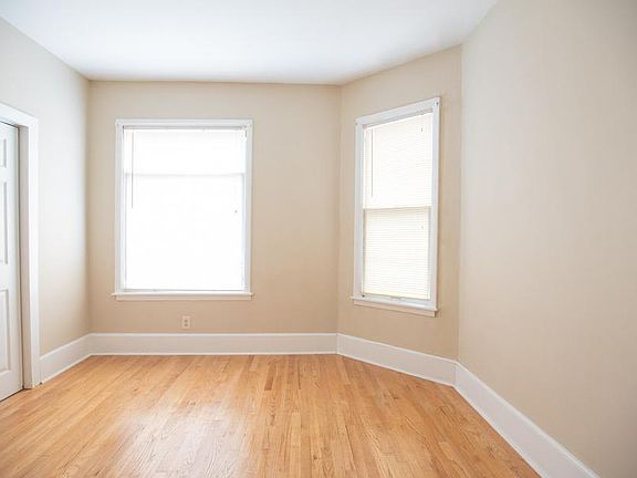 4th image of 2429 N Farwell Ave #L