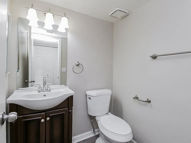 5330 E Fairfield St — Photo 15