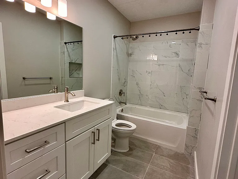 1115 E 400 N — Photo 10