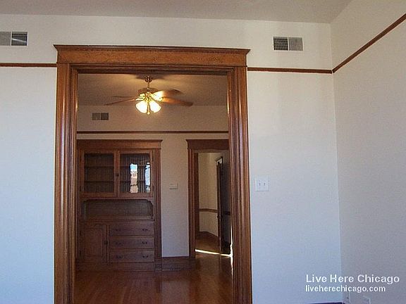 2nd image of 2927 W Belmont Ave #2