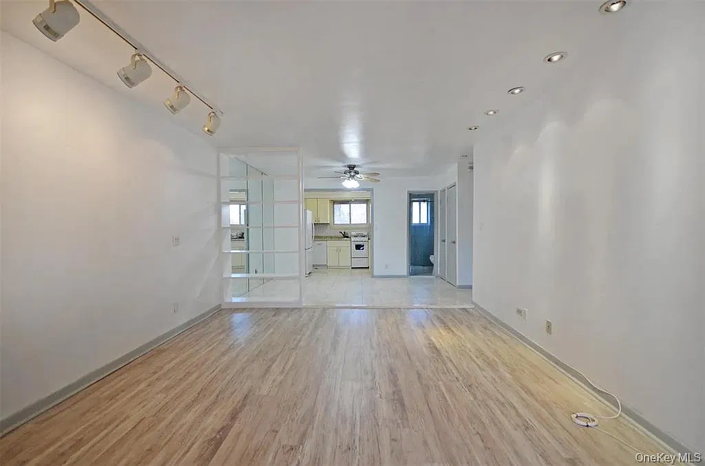 1 bed, 790 sqft, $2,300 — Photo 3