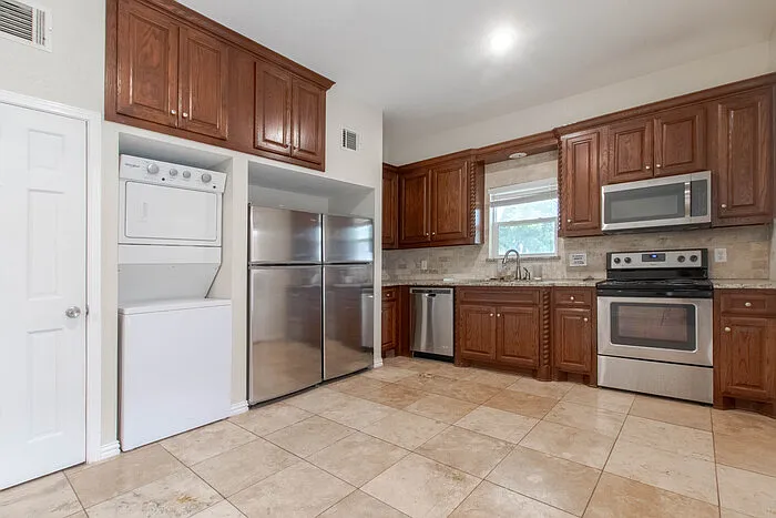 301 Fry St — Photo 10