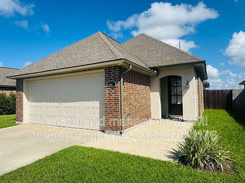 3 bed, 2.0 bath, 1374 sqft, $1,795 — Photo 2
