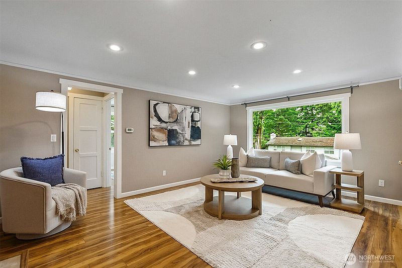 3rd image of 8800 Ravenna Avenue NE