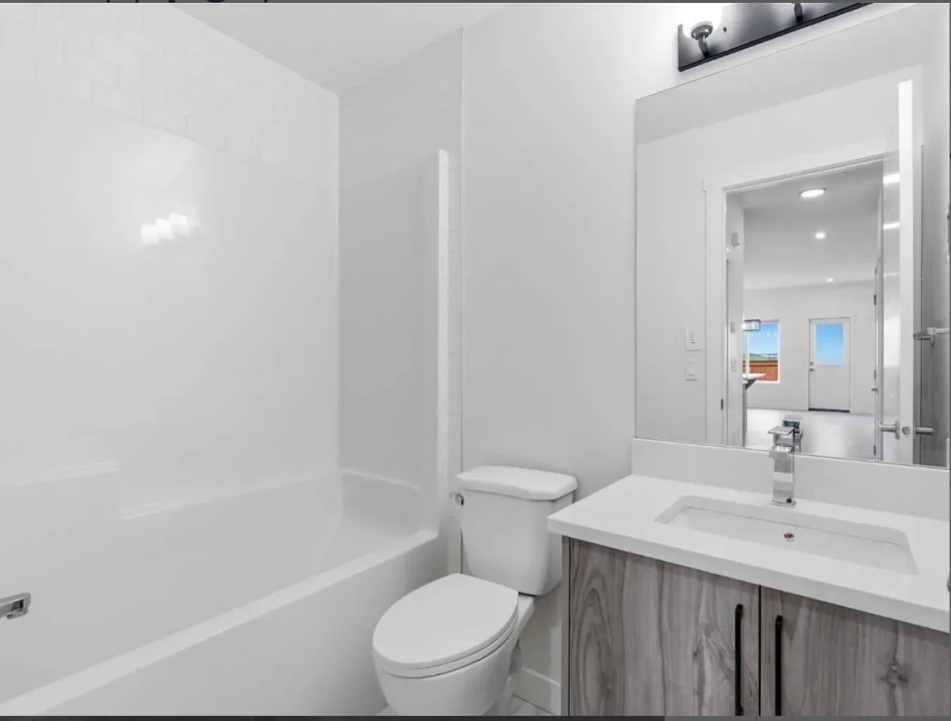 4 bed, 2100 sqft, $2,800 — Photo 2