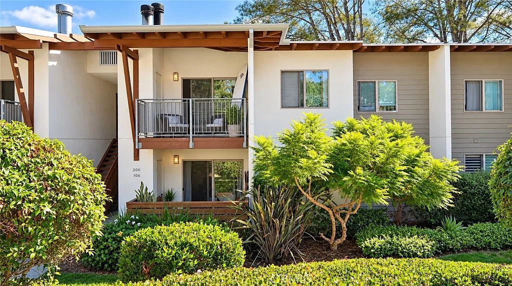2 bed, 906 sqft, $4,000 — Photo 1