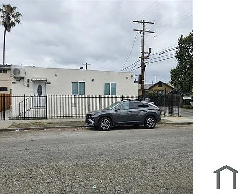 3 bed, 810 sqft, $2,900 — Photo 1
