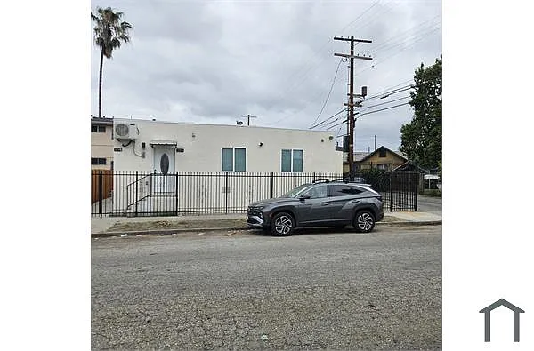 Building Photo - 9254 S Central Ave