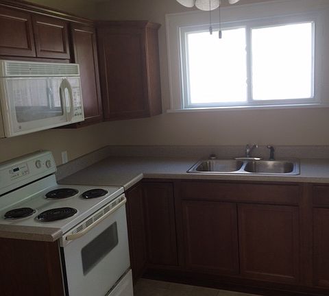 3rd image of 311 Vennum Ave