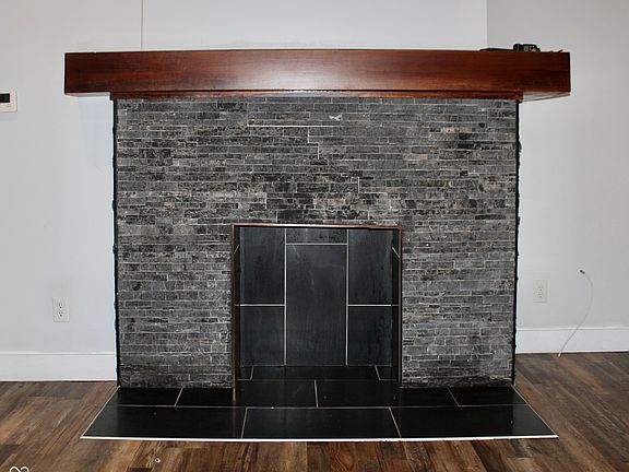4th image of 3026 Broadway St