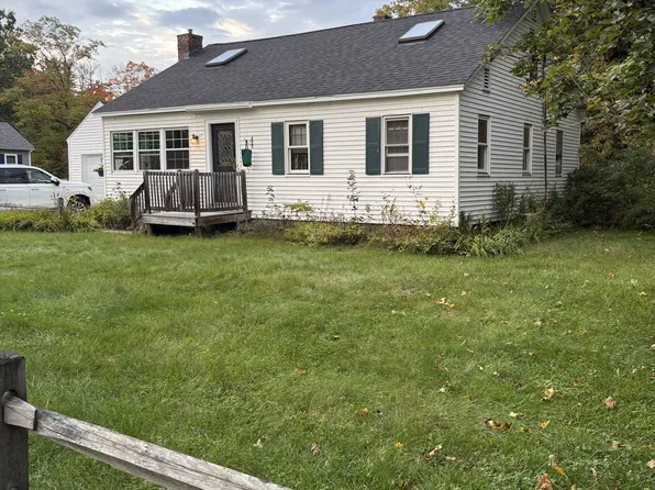 32 Kearsarge Ave #2, Contoocook, NH 03229
