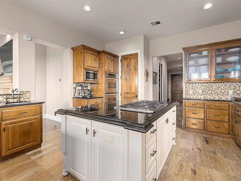 9104 Atwater Cv — Photo 10